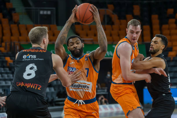 够突破重围 够突破重围